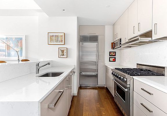 5th image of 505 Greenwich St APT 14G