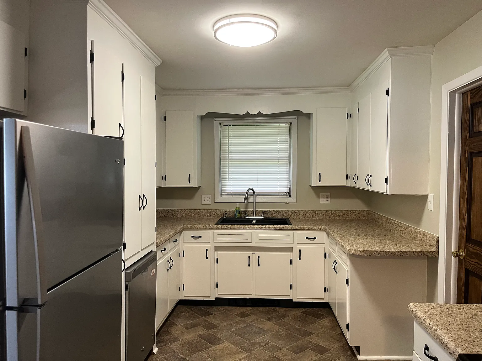 2 bed, 1.5 bath, 1216 sqft, $1,800 — Photo 2