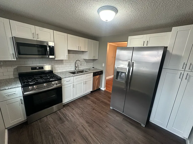 2 Robin Rd — Photo 1
