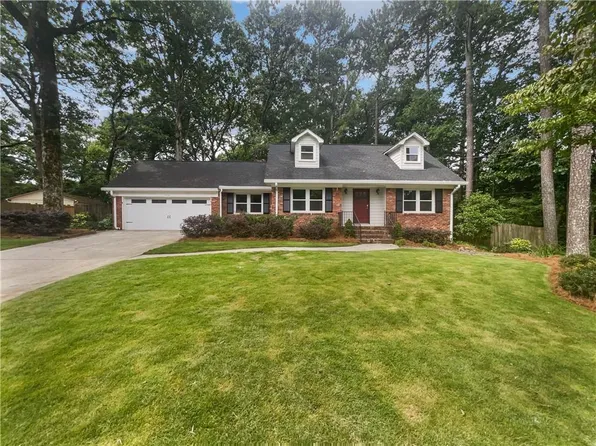 4023 Oak Crest Dr, Tucker, GA 30084
