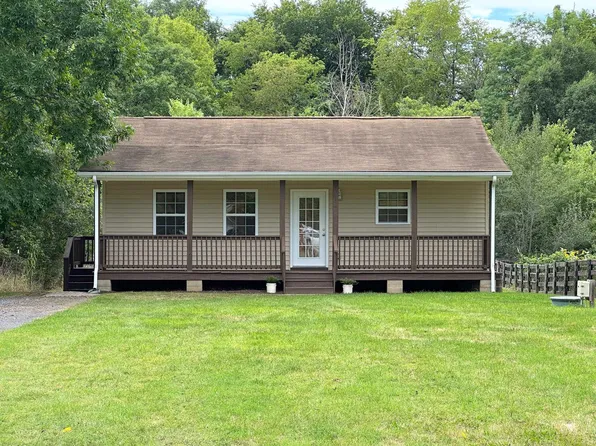 1927 Stanford Ave, Waynesboro, VA 22980