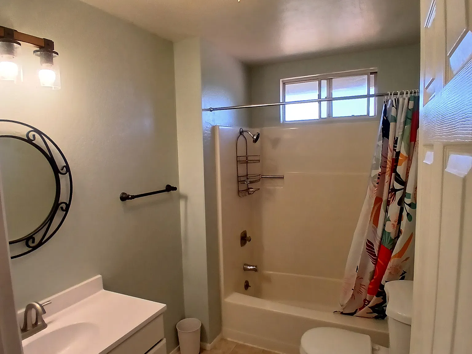 3 bed, 1050 sqft, $2,100 — Photo 3