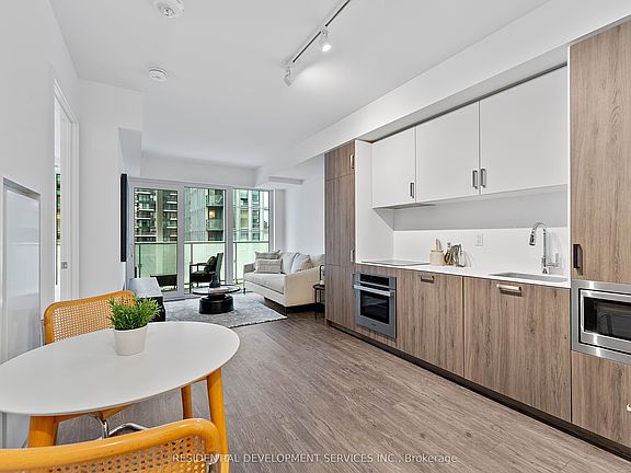 4th image of 88 Queen St E #815