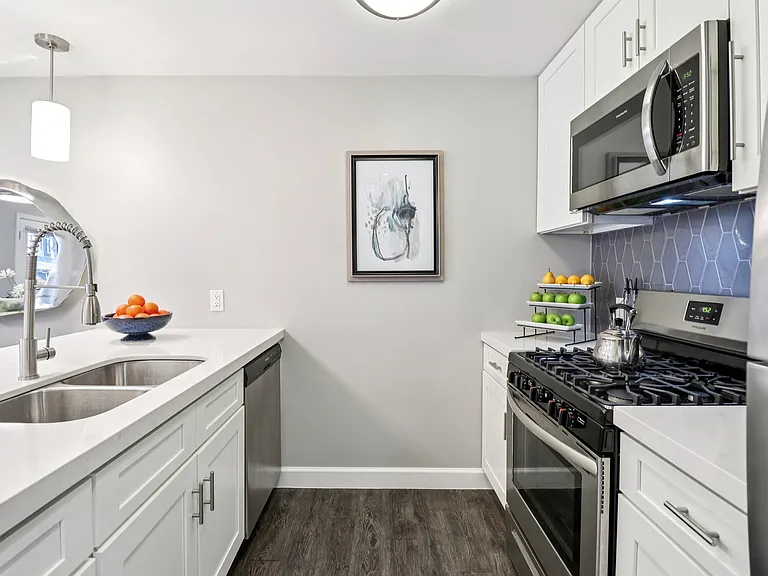 The Ashley at Bluffview Apartments — Photo 17