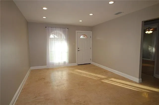 4 bed, 2.0 bath, 1650 sqft, $2,500 — Photo 3