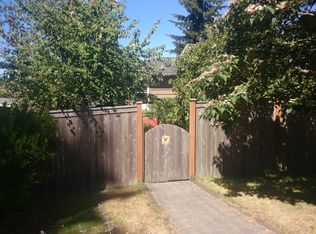 202 NW 105th St, Seattle, WA 98177