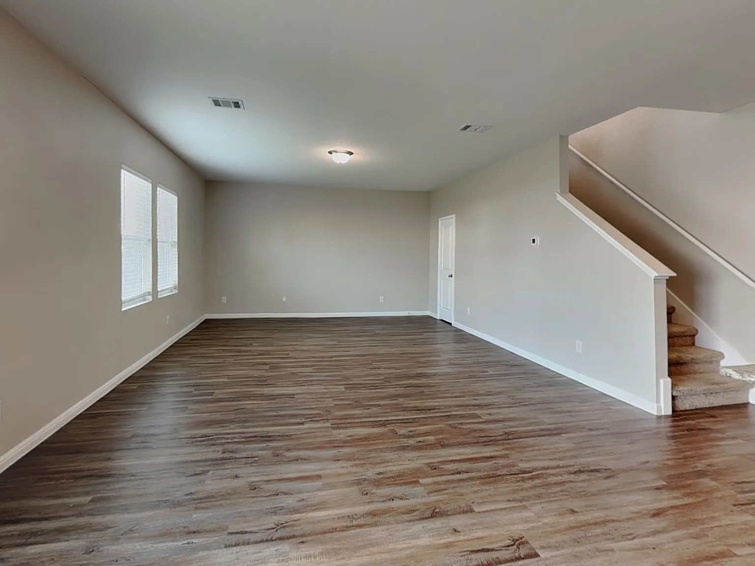 4 bed, 2.5 bath, 2338 sqft, $2,135 — Photo 2