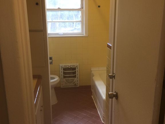 5th image of 2211 College Dr