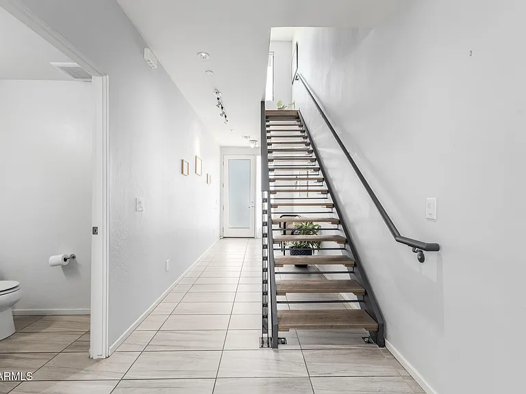 2740 E Roma Ave — Photo 4