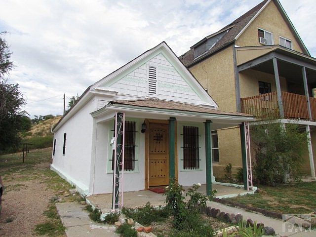 1st image of 1005 E 2nd St