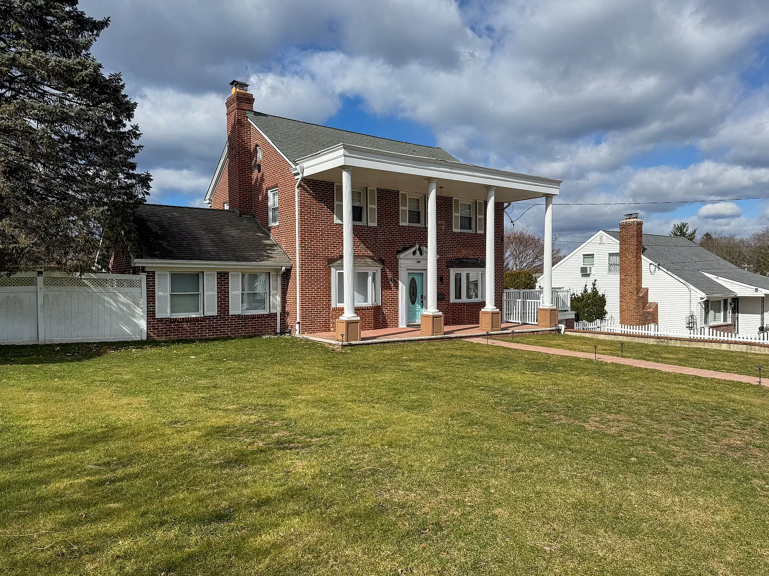 3 bed, 1945 sqft, $5,750 — Photo 3
