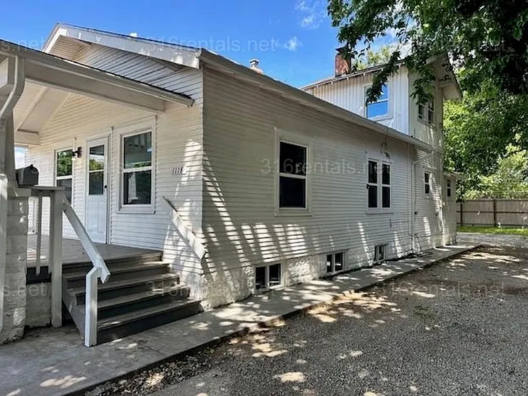 1118 S Hydraulic St — Photo 12