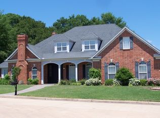 3055 Oak Creek Dr, Paris, TX 75462