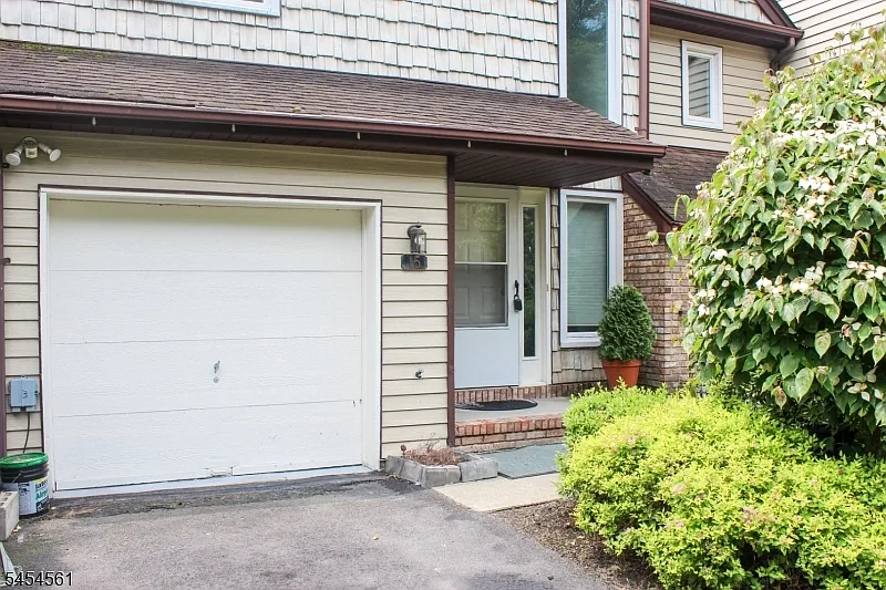 2 bed, 2.5 bath, 1656 sqft, $3,600 — Photo 2