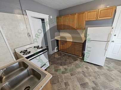 2nd image of 2059 W 105th St APT 4
