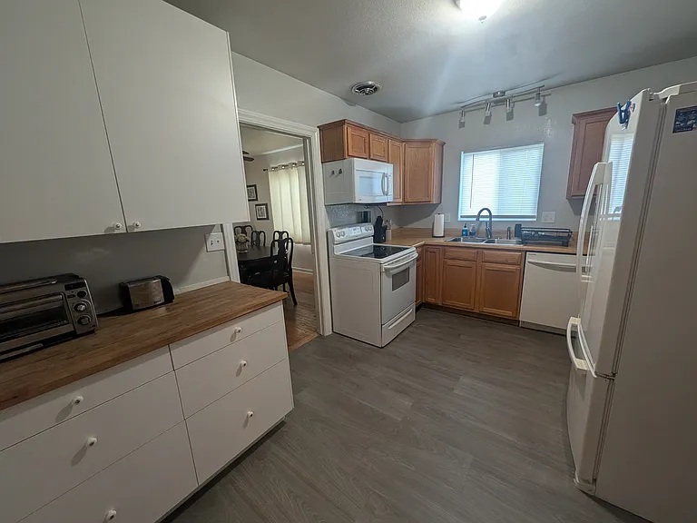 585 Marie Ave — Photo 6
