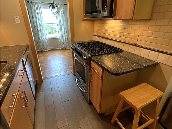 5th image of 471 S Meadowcroft Ave