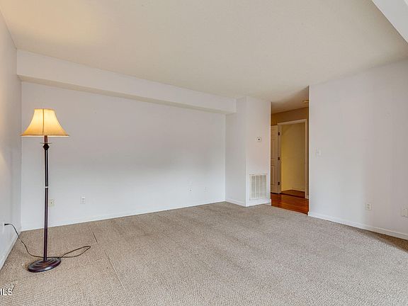 5th image of 206 Cambridgeshire Ct