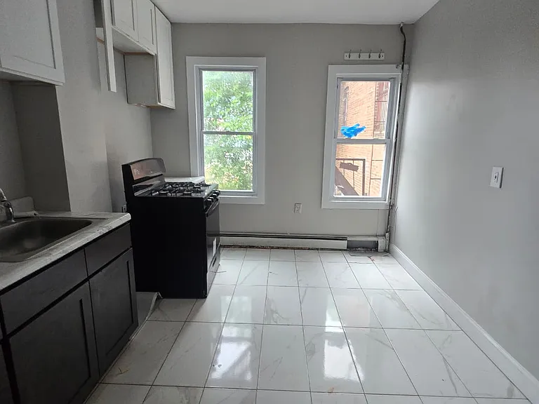 139 3rd St #4A — Photo 2