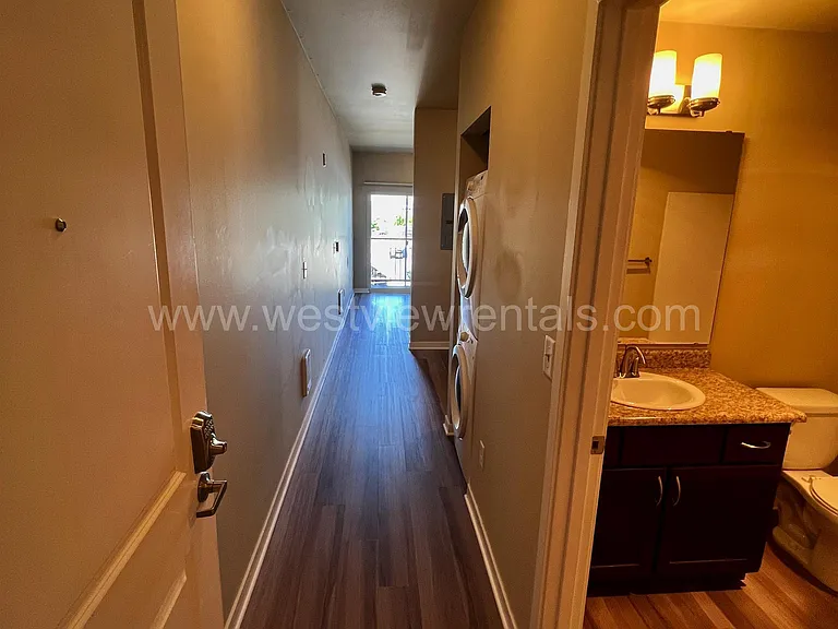 200 E Maple St — Photo 123