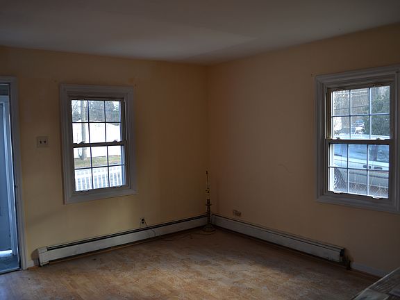 4th image of 7 Haines Ct