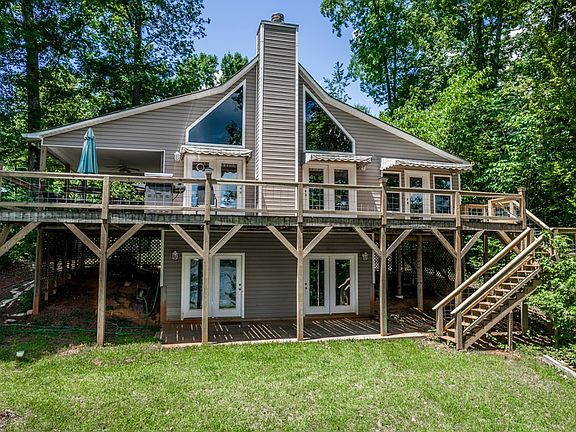 3rd image of 325 Thomas Dr
