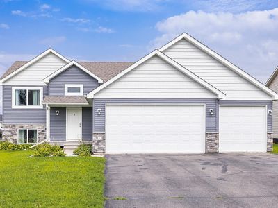 933 Cobblestone Ln, Belle Plaine, MN, 56011