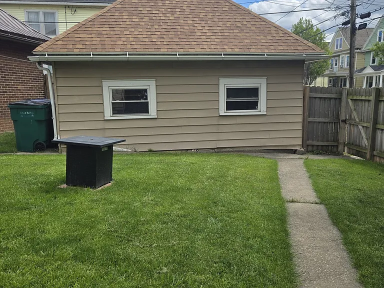 2425 Niagara St #2 — Photo 14