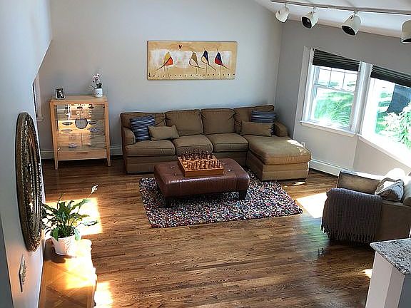 2nd image of 621 Howard Ave