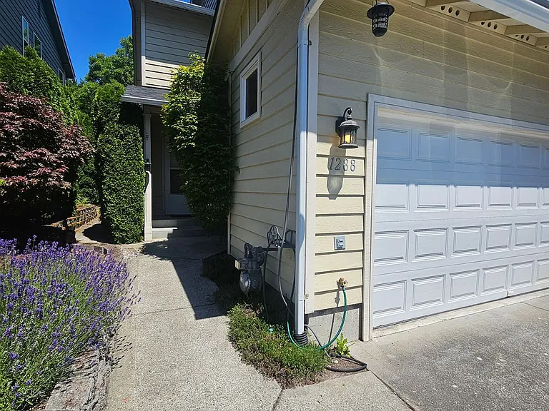 1288 NW Amanda Loop — Photo 2