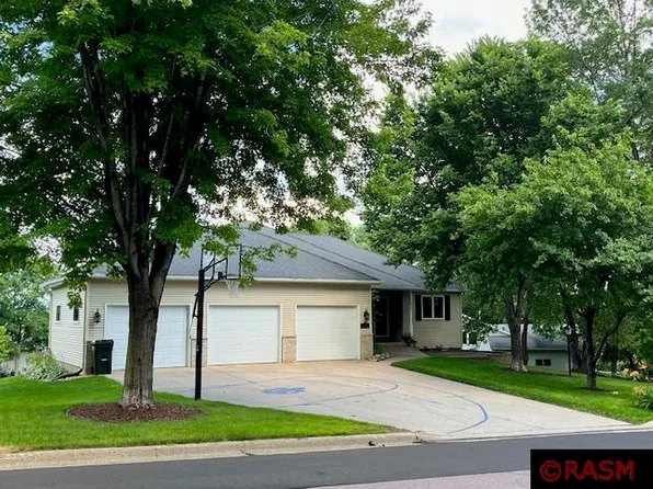 1629 Riverview Rd, Saint Peter, MN 56082