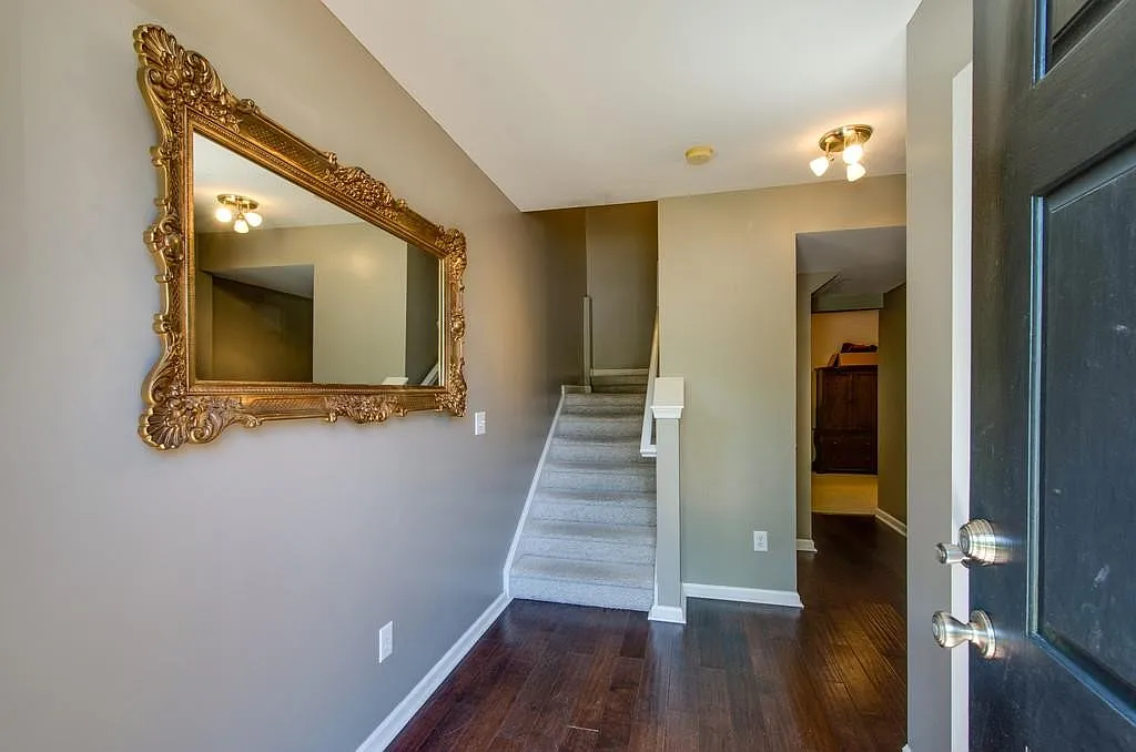3 bed, 2.5 bath, 1826 sqft, $2,500 — Photo 3