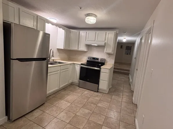 5 School St APT 6, Dover, NH 03820