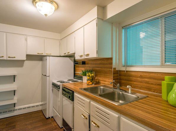 600 Lilac Dr N APT 403