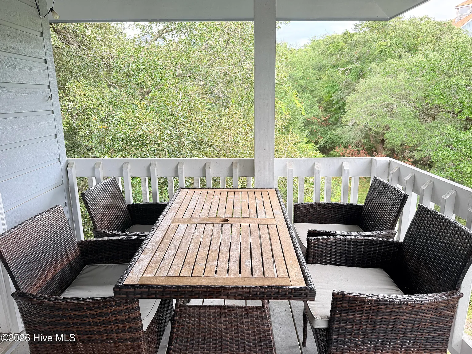 3 bed, 2.5 bath, 1768 sqft, $2,500 — Photo 4