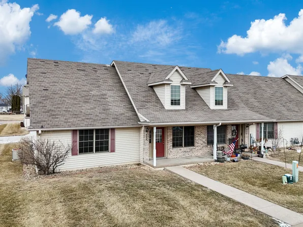 444 Celeste Cir, Blue Grass, IA 52726