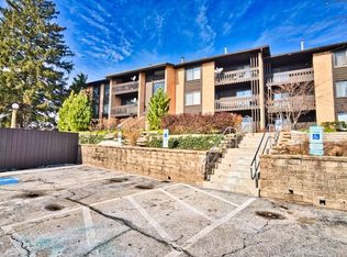 6150 Knoll Wood Rd APT 201, Willowbrook, IL 60527