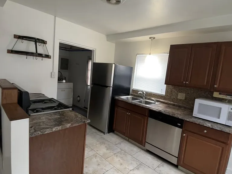 Kitchen fitted with clean appliances:
Automatic dishwasher.
(4) burner GAS range/oven (large exhaust fan overhead for when cooking).
Stainless steel finish refrigerator with top freezer.
New 1,000 watt neutral color microwave.