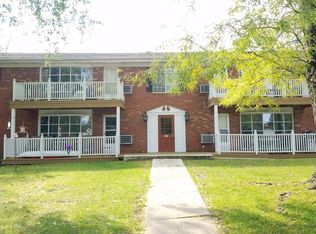 235 Williamsburg Dr APT 4, Thiensville, WI 53092