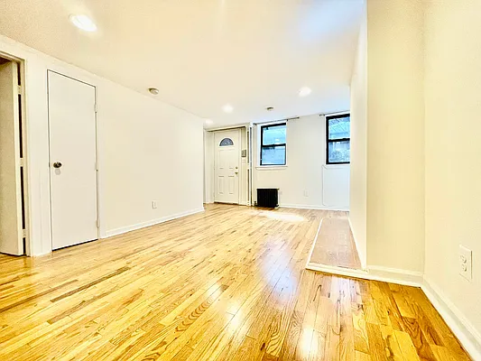 Rented by HOLTON REAL ESTATE INC. | media 15