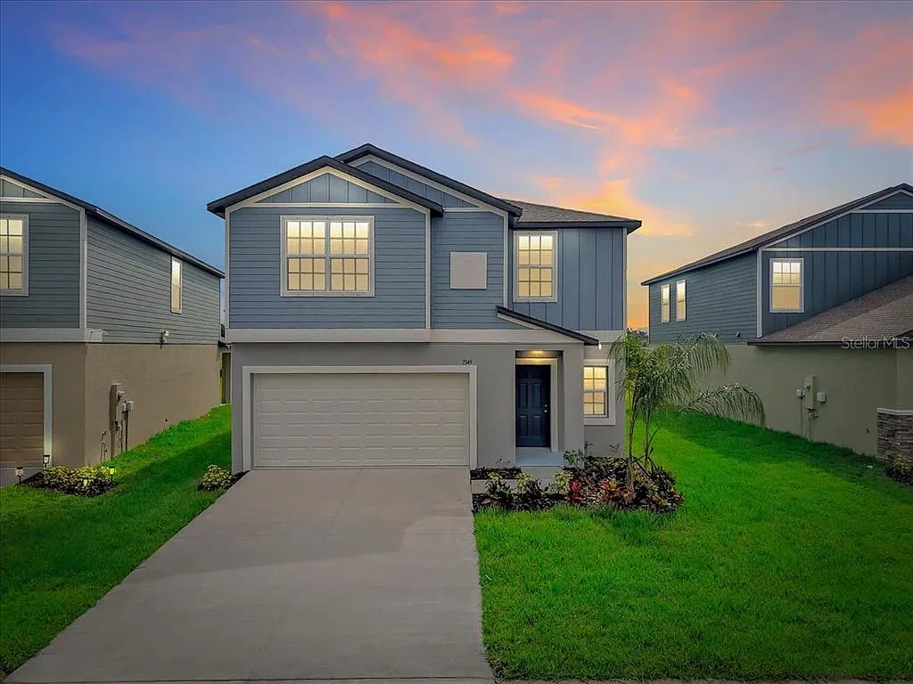 5 bed, 2.5 bath, 2400 sqft, $3,000 — Photo 3