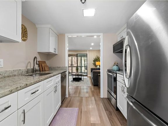 5th image of 368 Great Rd APT 4