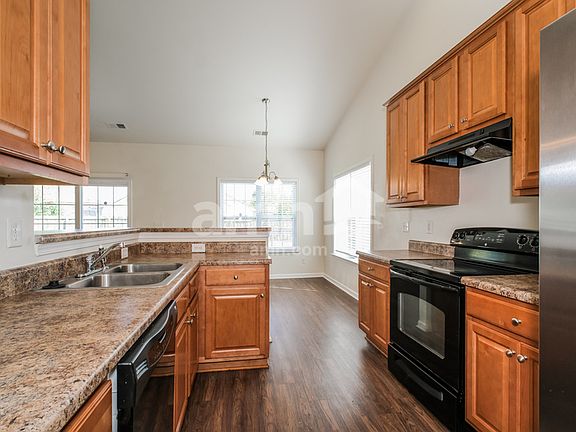 4th image of 1408 Parkland Way