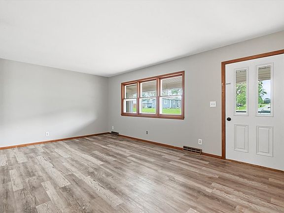 3rd image of 603 E Nishna Rd