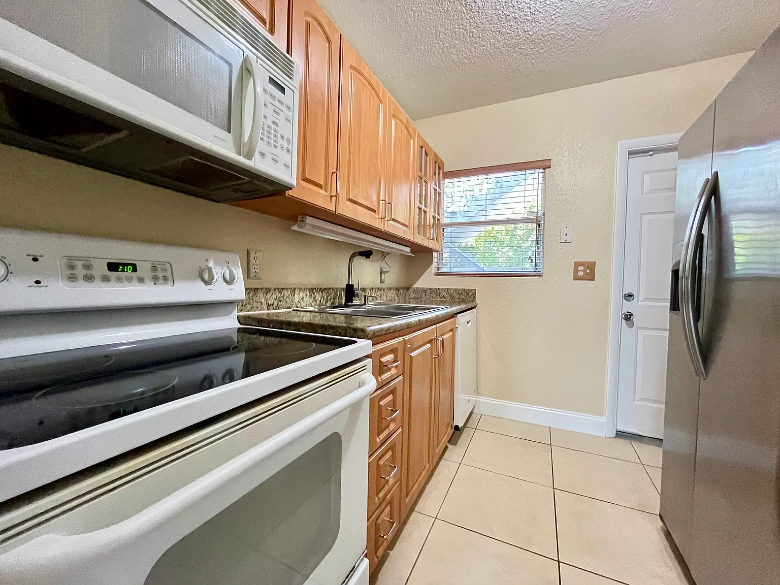 2 bed, 1052 sqft, $2,875 — Photo 4