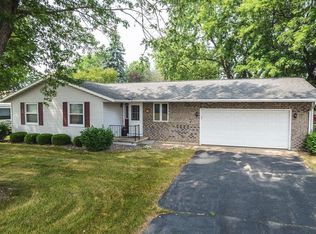 1599 Huntington Park Dr, Reedsburg, WI 53959