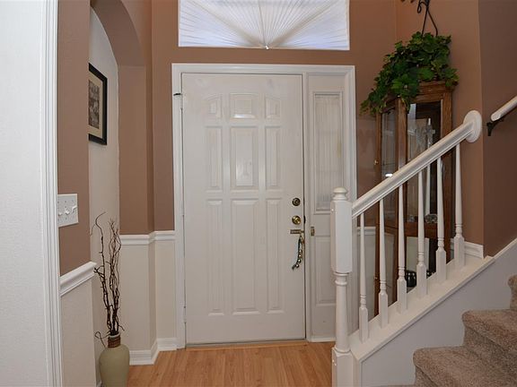 3rd image of 215 Brushcreek Dr