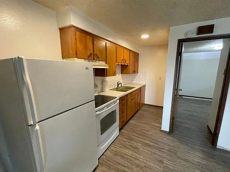 6104 N Lidgerwood St #7 — Photo 2