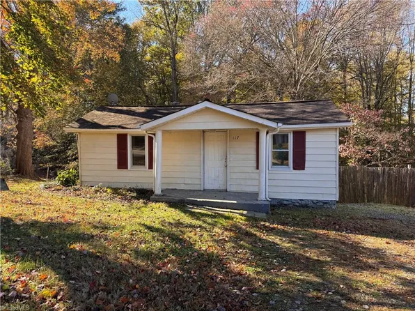 117 Pinnix St, Jonesville, NC 28642