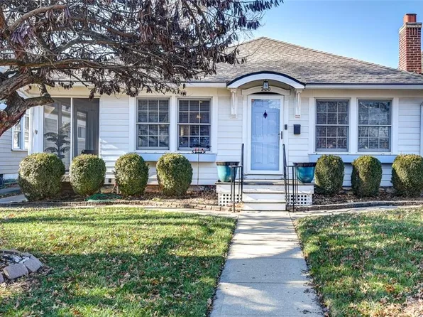 220 N Delaware St, Independence, MO 64050